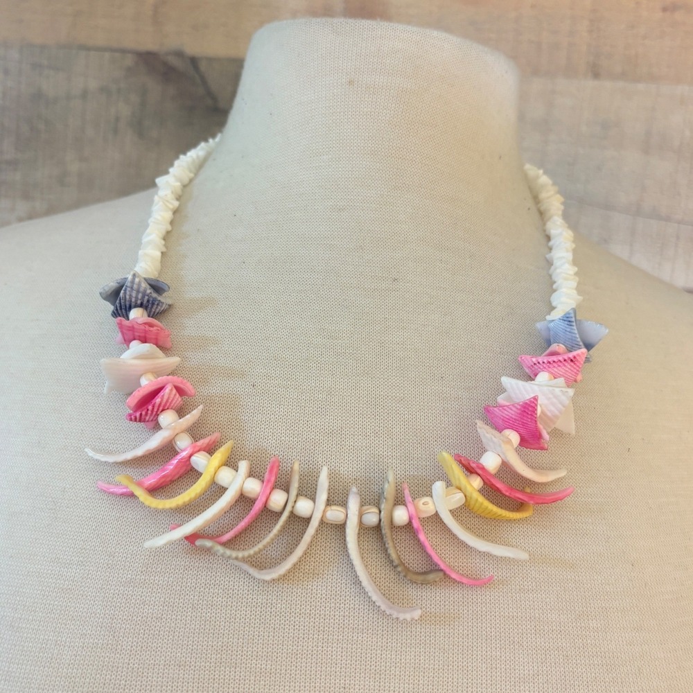Vintage Handcrafted Multicolor Sea Shell Statement Necklace Pink Yellow Blue